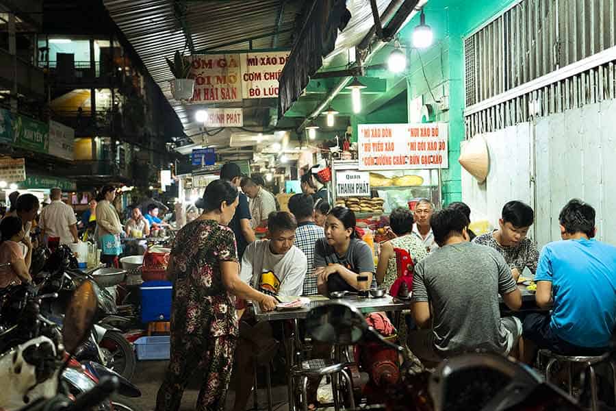 街道食物贫民窟在胡志明市，越南